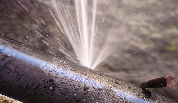 Burst pipe water cleanup in Marietta